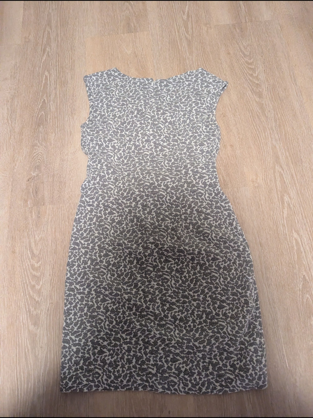 Ann Taylor Women’s Medium Petite Gray Sleeveless Sheath Dress - Picture 4 of 6